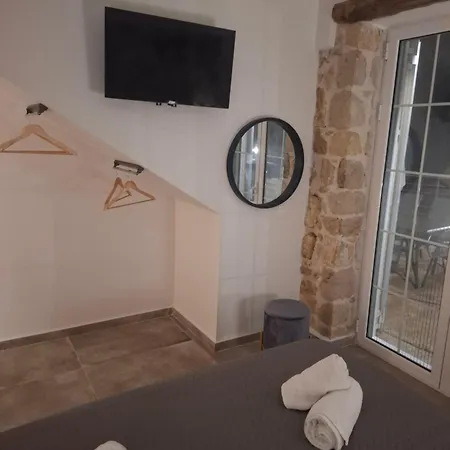 Konstantinos House * Kanakádes